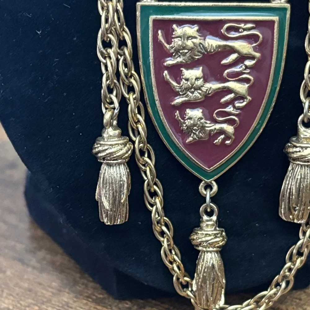 1928 Gold and Burgundy Crest Necklace - Picture 4 of 4